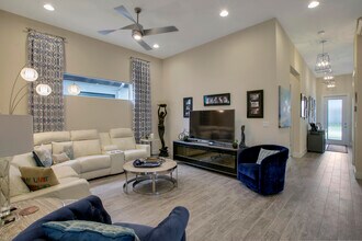 8027 Hobbes Wy in Palm Beach Gardens, FL - Building Photo - Building Photo