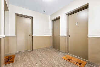 10631 Weymouth St, Unit Apartment 203 in Bethesda, MD - Foto de edificio - Building Photo