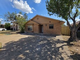 1703 Violeta Ct in Laredo, TX - Building Photo