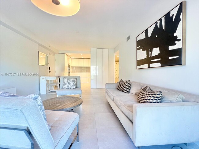 7832 Collins Ave in Miami Beach, FL - Building Photo - Building Photo