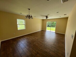 1624 Javier St, Unit A in Palm Bay, FL - Foto de edificio - Building Photo