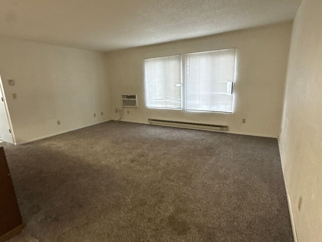 304 4th Ave E in Williston, ND - Building Photo - Building Photo