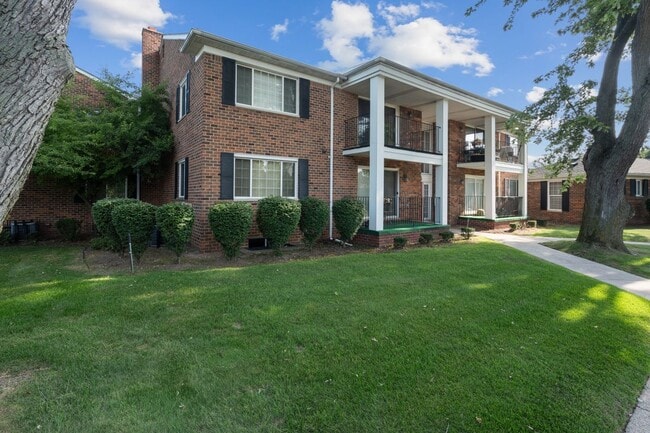 25307 Shiawassee Cir in Southfield, MI - Building Photo - Building Photo