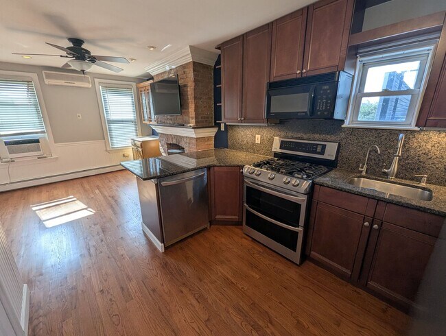 466 Monmouth St in Jersey City, NJ - Building Photo - Building Photo