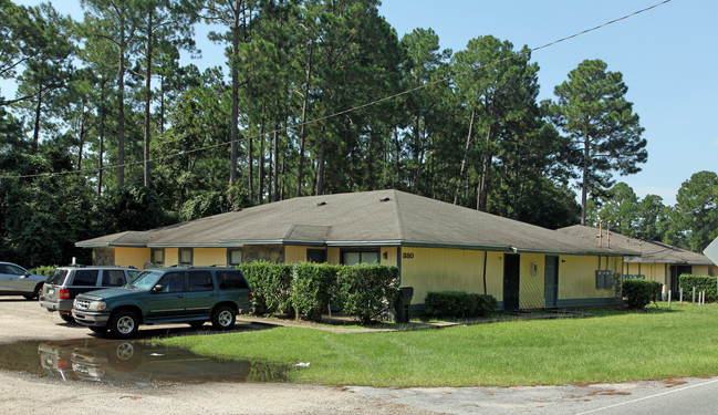 380 Crow Rd in Pensacola, FL - Foto de edificio - Building Photo