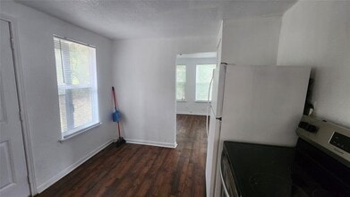 502 S Owensville St in Franklin, TX - Building Photo - Building Photo