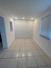 6300 NE Miami Pl, Unit 1 in Miami, FL - Building Photo - Building Photo