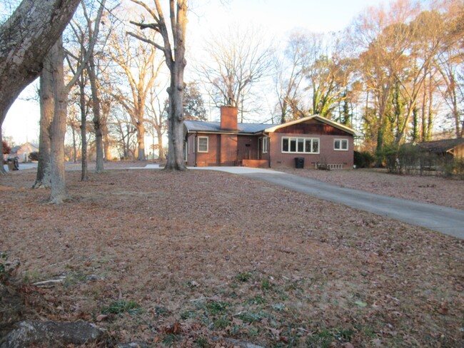 510 Sherrill Ave in Lincolnton, NC - Building Photo - Building Photo