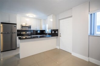 1986 Biarritz Dr in Miami Beach, FL - Building Photo - Building Photo