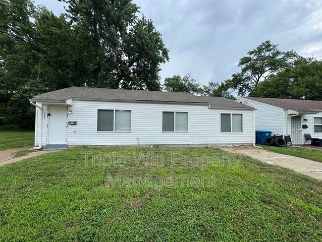 442 Mueller Ave in Ferguson, MO - Building Photo - Building Photo