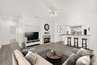 1021 Westgate Dr in Vacaville, CA - Building Photo - Building Photo