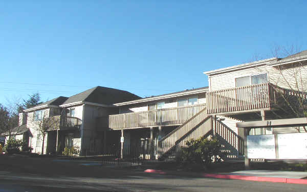 Cedar Creek Apartments in Everett, WA - Building Photo