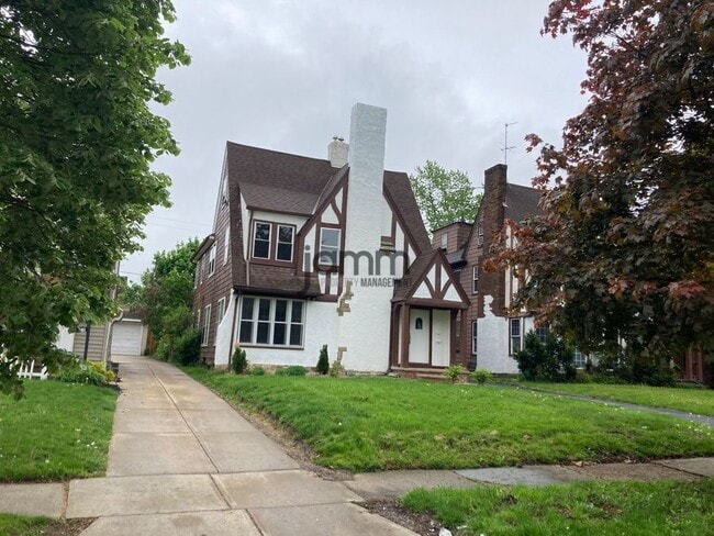 3627 Lindholm Rd in Shaker Heights, OH - Building Photo - Building Photo