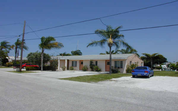 152 174th Ave E in Redington Shores, FL - Building Photo