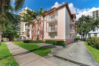 29 Santillane Ave in Coral Gables, FL - Building Photo - Building Photo