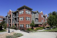 Exterior - Griffis at Lowry Apartamentos in Denver, Colorado