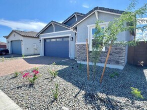 9753 W Cheery Lynn Rd in Phoenix, AZ - Building Photo - Building Photo