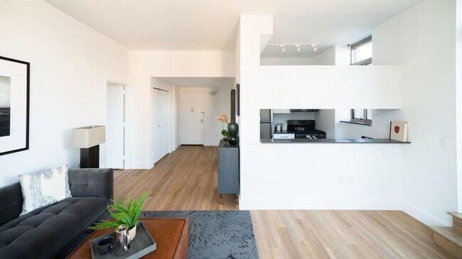200 W 24th St in New York, NY - Building Photo - Building Photo