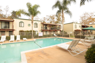 Villas de Laura in Oceanside, CA - Foto de edificio - Building Photo