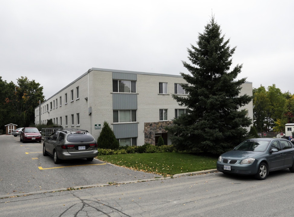 Vancouver Terrace Apartments in Barrie, ON - Building Photo