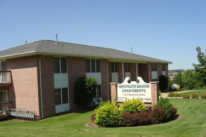 Westgate Manor & Westgate Villa in Dubuque, IA - Building Photo