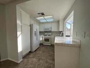 3317 Surfline Dr in Las Vegas, NV - Building Photo - Building Photo