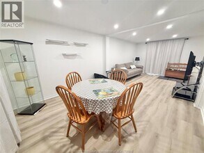 10664 Atwater Crescent in Windsor, ON - Building Photo - Building Photo