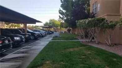8101 W Flamingo Rd in Las Vegas, NV - Foto de edificio - Building Photo