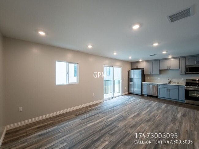 5258 Denny Ave in Los Angeles, CA - Building Photo - Building Photo