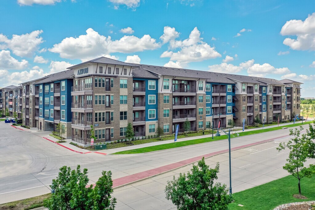 Axiom Hub 121 McKinney, TX Apartments