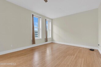 300 Emory St in Asbury Park, NJ - Foto de edificio - Building Photo