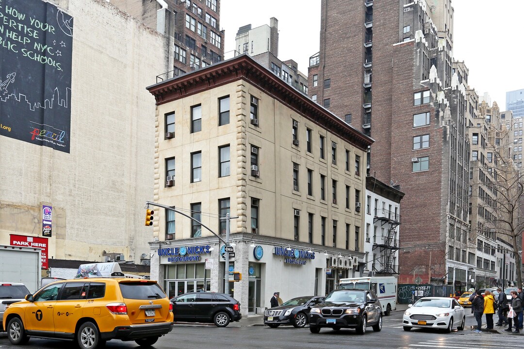 382 8th Ave in New York, NY - Building Photo