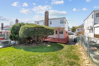 67-27 211th St in Queens, NY - Building Photo - Building Photo