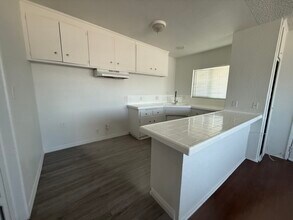 8217 S Western Ave, Unit 3 in Los Angeles, CA - Building Photo - Building Photo