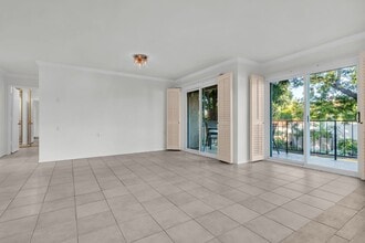 2370 Via Mariposa W in Laguna Woods, CA - Building Photo - Building Photo