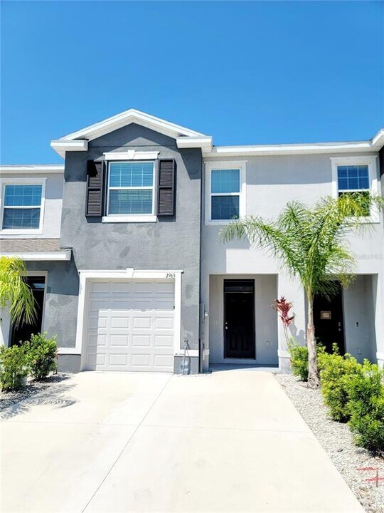 2963 Suncoast Plains Dr in Odessa, FL - Foto de edificio
