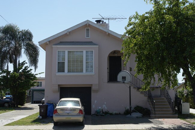 699-703 Sunset Blvd in Hayward, CA - Building Photo - Building Photo