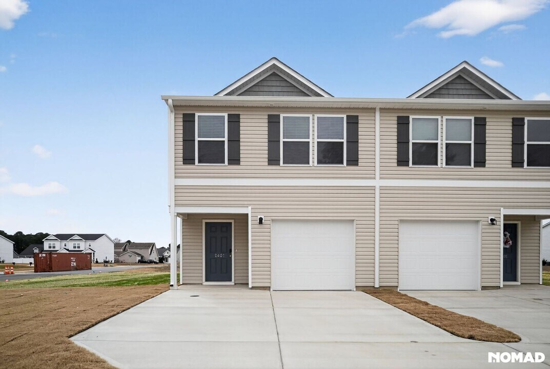 2401 Brookville Dr in Greenville, NC - Building Photo