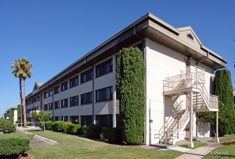 Bldg 945 in Mcclellan, CA - Foto de edificio