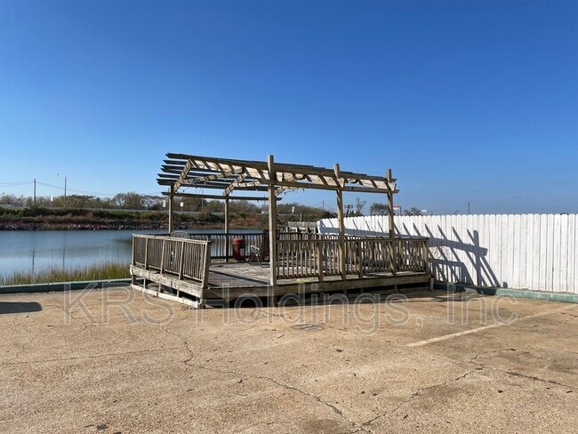 611 W Ocean View Ave in Norfolk, VA - Building Photo - Building Photo