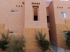 738 Hardy Way, Unit E in Mesquite, NV - Building Photo