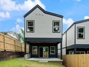 2128 12th Ave N in Nashville, TN - Foto de edificio - Building Photo