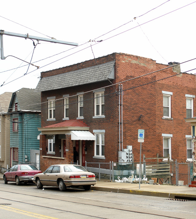 1097 Arlington Ave in Pittsburgh, PA - Building Photo