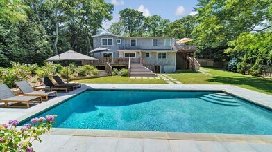18 Bayview Rd in Southampton, NY - Building Photo - Building Photo