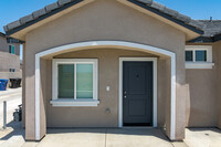 8918 Hills View Dr in Bakersfield, CA - Foto de edificio - Building Photo