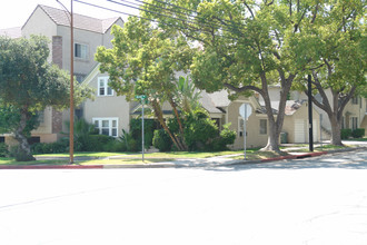 575 E Olive Ave in Burbank, CA - Building Photo - Building Photo