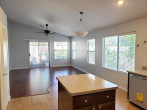 1036 N Golden Key St in Gilbert, AZ - Foto de edificio - Building Photo