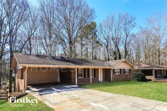 581 Carlouetta Rd in Mableton, GA - Foto de edificio - Building Photo