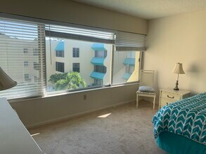 955 Palm View Dr, Unit Wedgmont in Naples, FL - Building Photo - Building Photo
