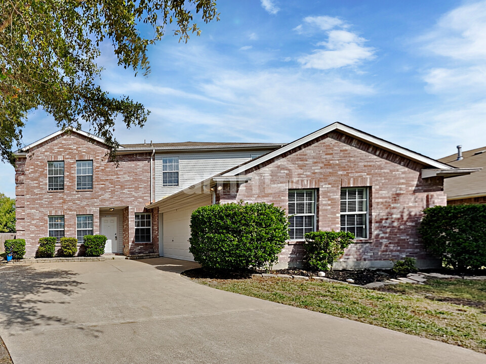 8113 Lake Haven Dr in Rowlett, TX - Building Photo